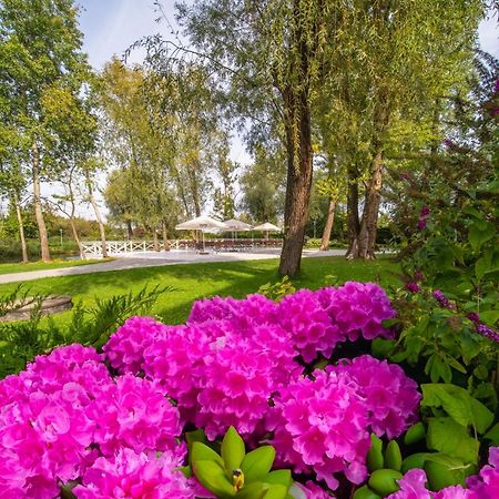 Green Garden Hotel Raszyn Bagian luar foto