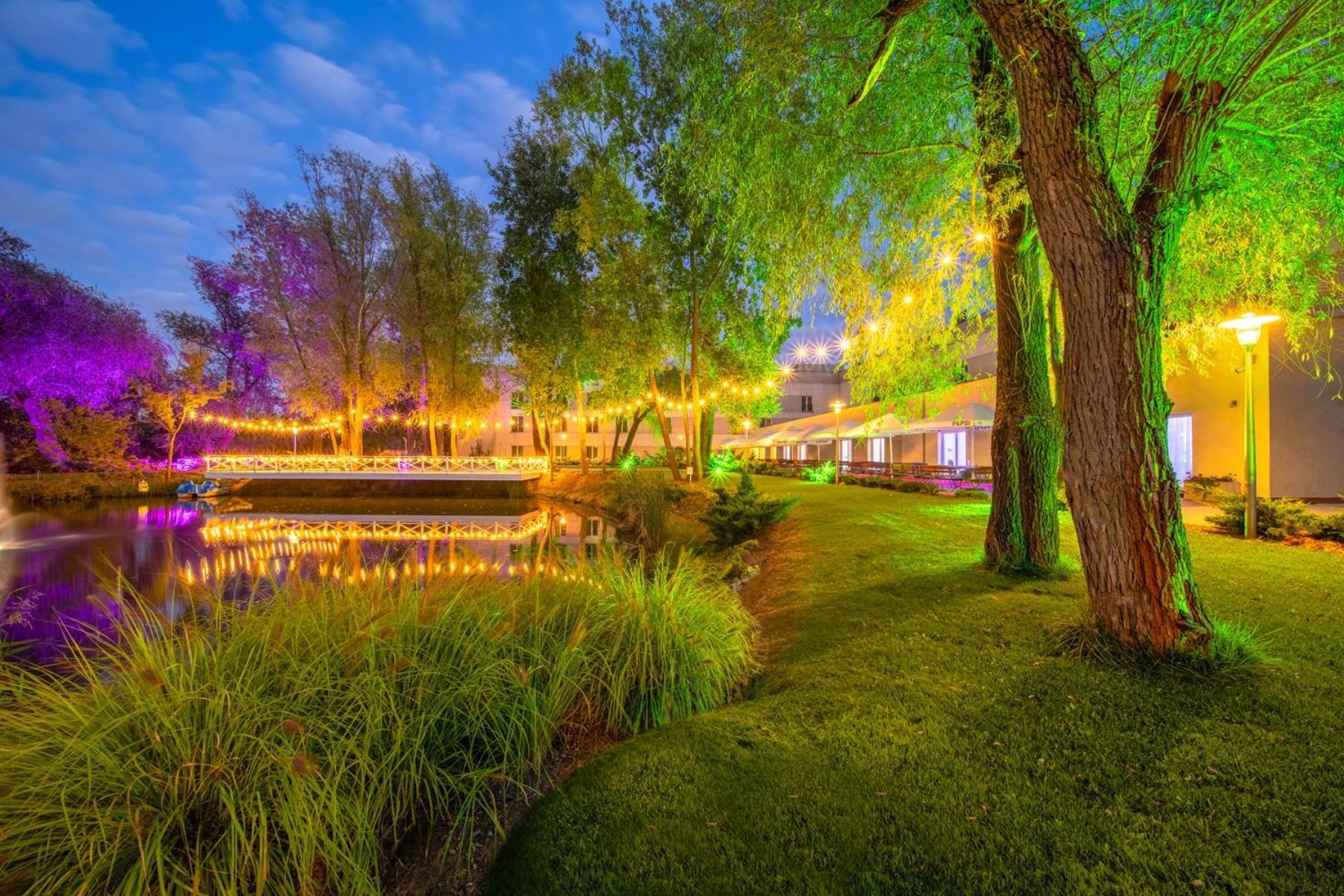 Green Garden Hotel Raszyn Bagian luar foto
